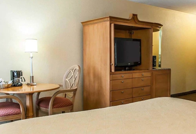 Люкс, Quality Inn & Suites Shelbyville I 74