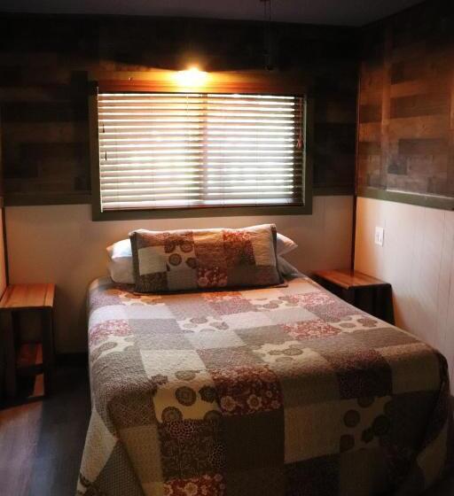 2间卧室的房子, Lone Fir Resort