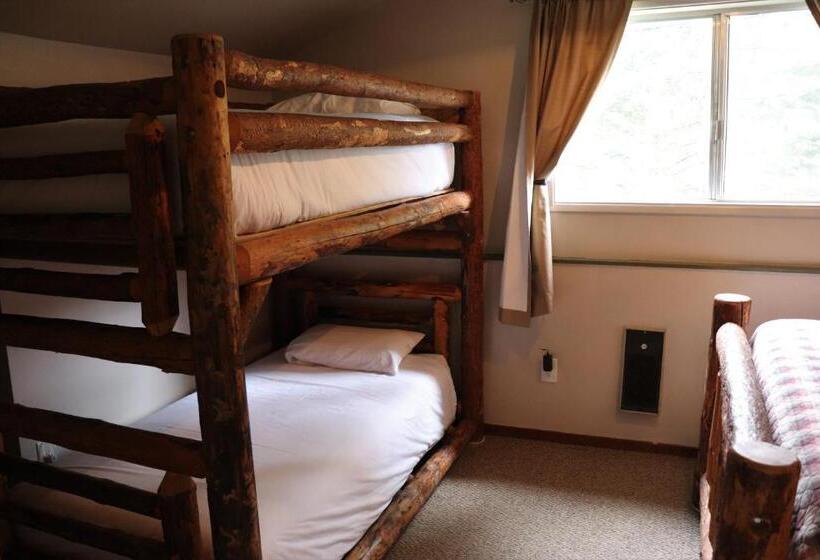 小室, Lone Fir Resort