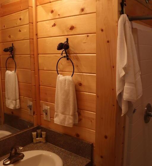 家庭洋房, Lone Fir Resort