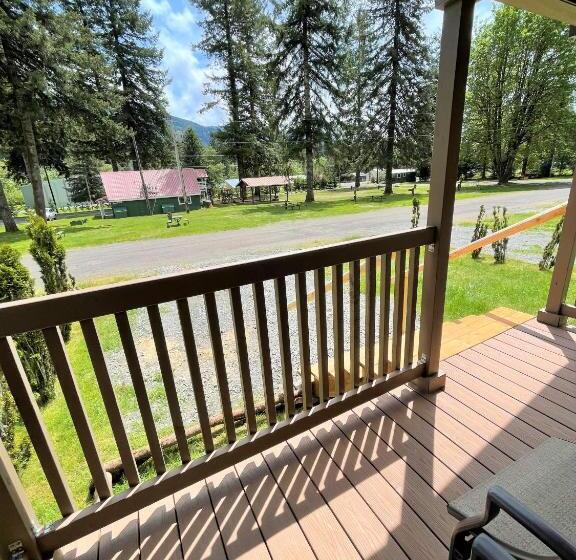 豪华洋房, Lone Fir Resort