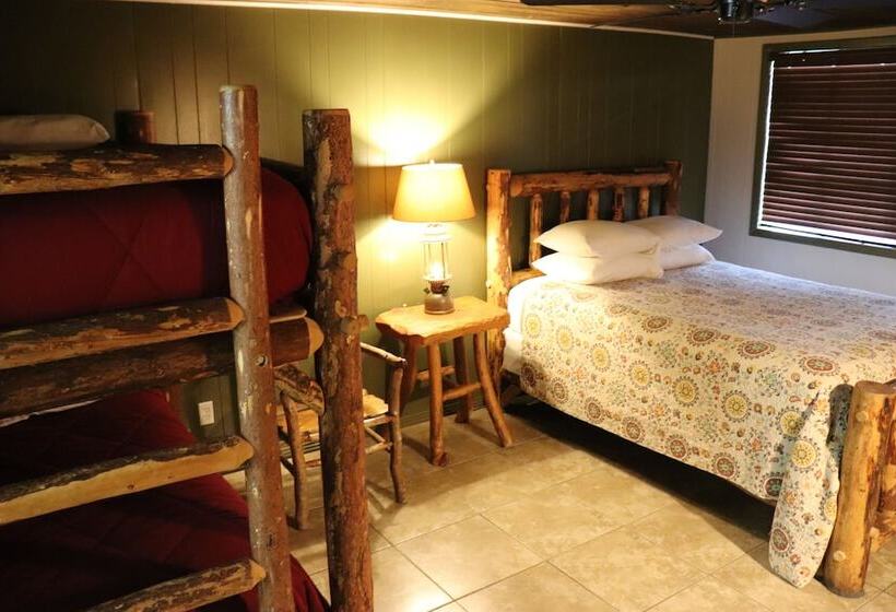 标准间, Lone Fir Resort