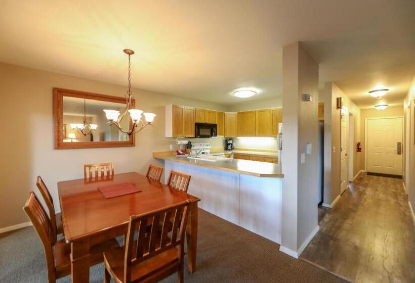 Апартаменты 2 Спальни, Meadow Lake Resort & Condos