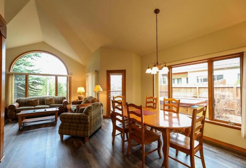 Дом 2 Спальни, Meadow Lake Resort & Condos