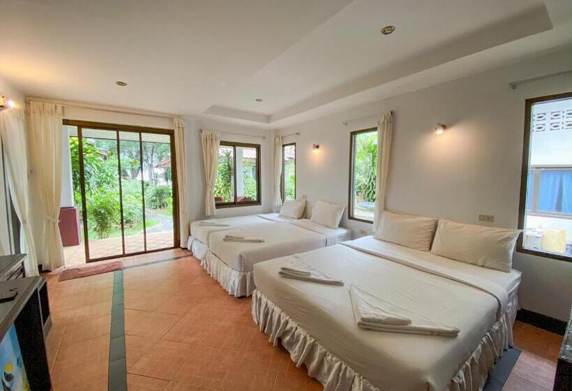 Четырехместный Номер Стандарт с Балконом, Samui Honey Backpacker Bungalow