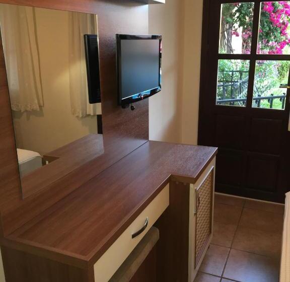Четырехместный Номер Стандарт с Балконом, Görkem Apart Otel