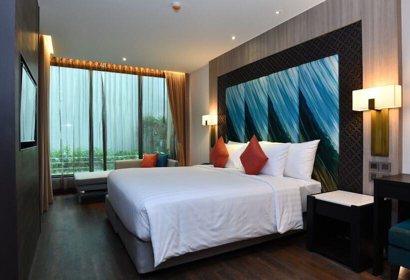 Havuz Manzaralı Süit, Skyview Resort Phuket Patong Beach