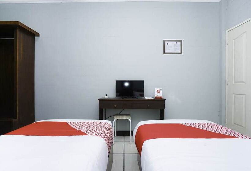 חדר סטנדרט, Reddoorz Plus Syariah At Lotus Hotel Bojonegoro