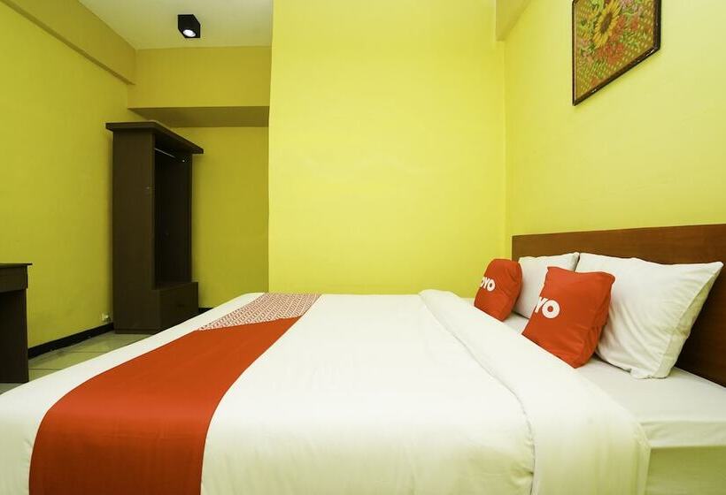 Номер Deluxe, Reddoorz Plus Syariah At Lotus Hotel Bojonegoro