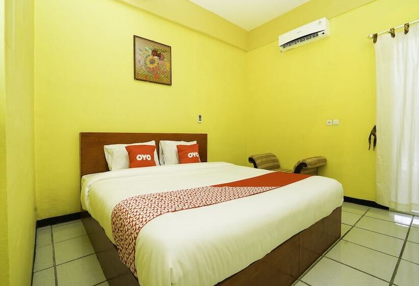 Номер Deluxe, Reddoorz Plus Syariah At Lotus Hotel Bojonegoro