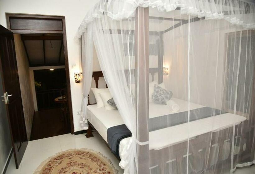 Номер Deluxe Вид на Море с Балконом, Wagon Wheel Inn   Hostel