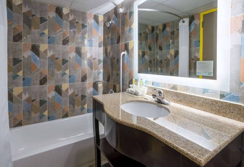 Номер Deluxe, Days Hotel By Wyndham North Bergen
