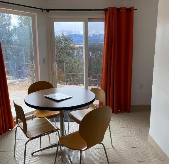 Family Suite, Pikes Peak Paradise Bed And Breakfast
