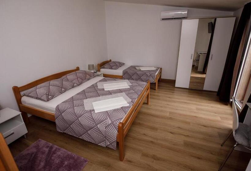 Семейный Номер, Prenoćište Kastel