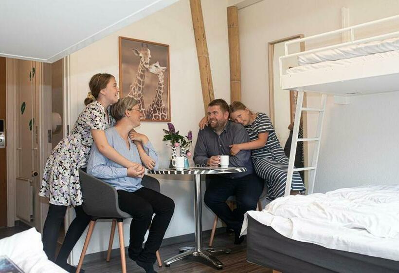 Четырехместный Номер Economy, Givskud Zoo Hostel