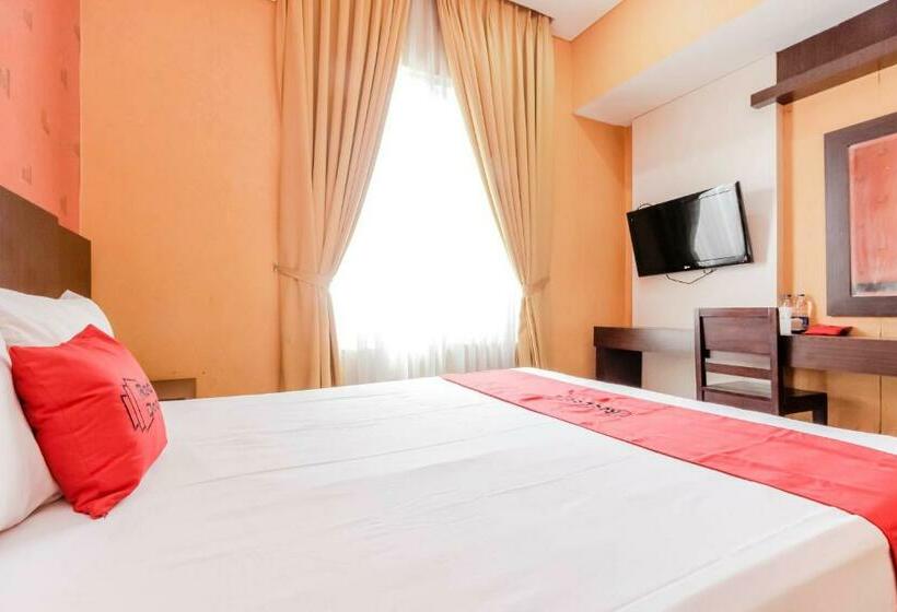 Номер Стандарт, Reddoorz At La Mega Near Pasar Pagi Cirebon