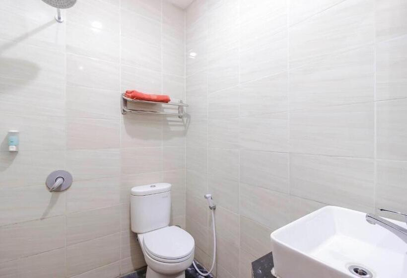 Номер Стандарт, Reddoorz At La Mega Near Pasar Pagi Cirebon