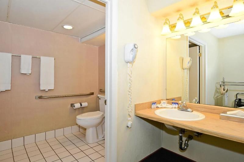 Люкс Deluxe Кровать Кинг, Howard Johnson By Wyndham Benton Harbor/st. Joseph