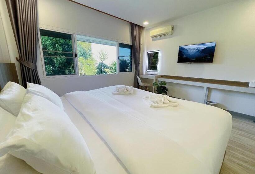 اتاق استاندارد با چشم‌انداز کوهستان, The Space Airport Hotel Chiang Rai