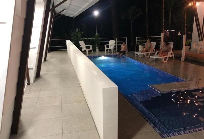 스탠다드 트리플 룸 풀장 전망, Ballena Dorada Lodge