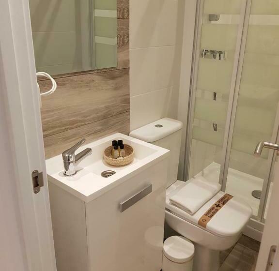 Habitación Triple Estándar, Le Petit Palü Fuencarral