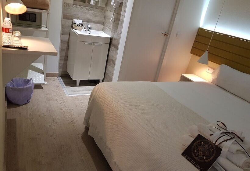 Habitación Estándar con Balcón, Le Petit Palü Fuencarral