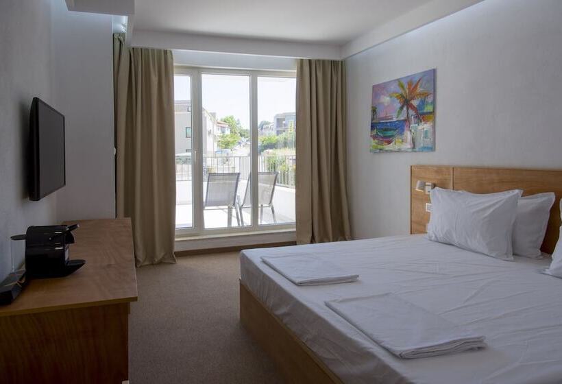 Deluxe Room with Balcony, Ji