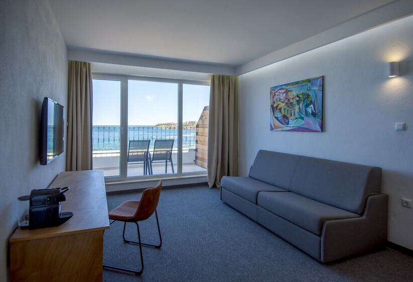 1 Bedroom Apartment Sea View, Ji