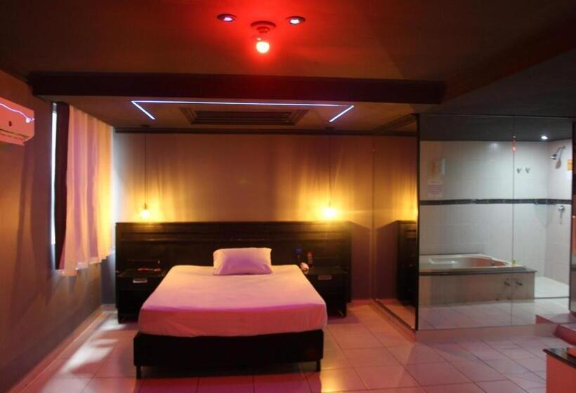 Номер Deluxe, Gran Motel