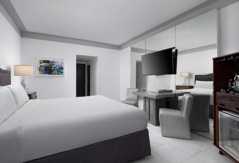 Номер Стандарт Кровать Кинг Адаптированный для Инвалидов, Nautilus Sonesta Miami Beach