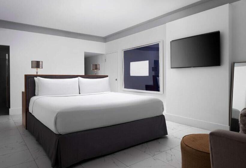 Номер Стандарт Вид на Бассейн, Nautilus Sonesta Miami Beach