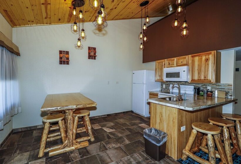 패밀리 스위트, Round Barn Lodge
