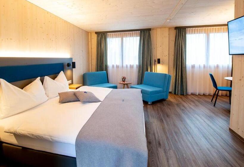 سوییت با چشم‌انداز کوه, Cubilaris Motel