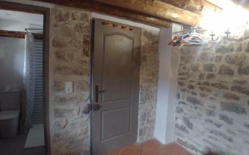 이코노미 룸, Albergue El Condor