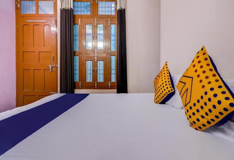 Трехместный Президентский, Spot On 68052 Surya Guest House