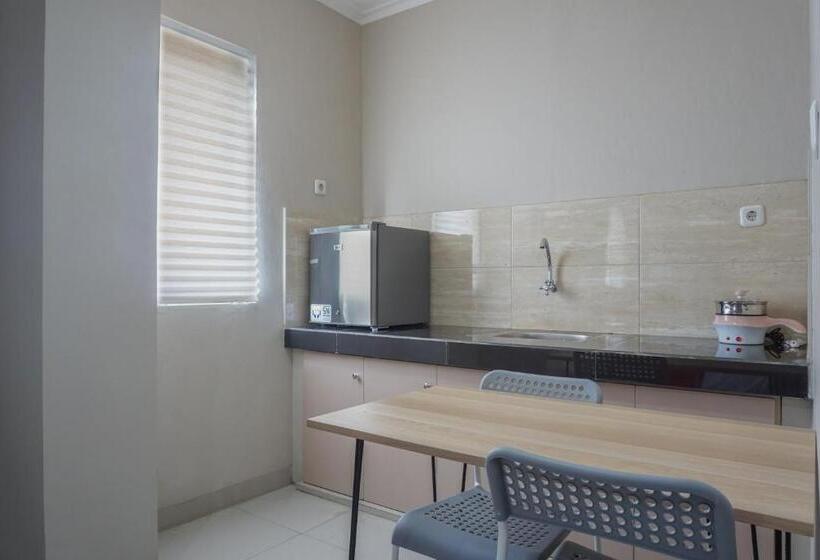 Номер Deluxe, Residences By Reddoorz Near Mt Haryono