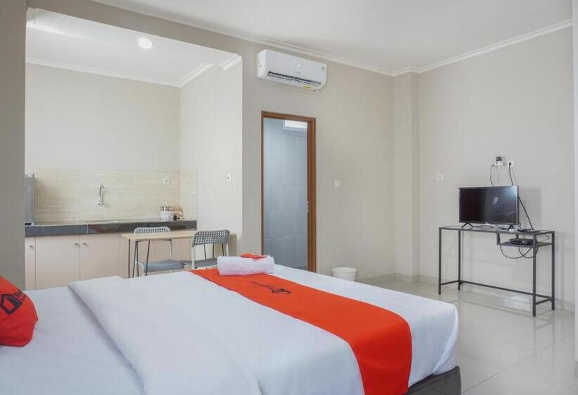 Номер Deluxe, Residences By Reddoorz Near Mt Haryono