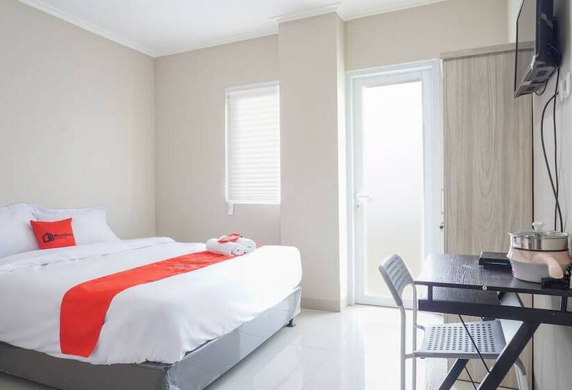 Номер Deluxe, Residences By Reddoorz Near Mt Haryono