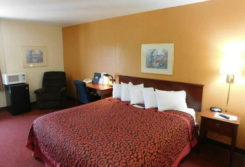 带大床的标准间, Days Inn & Suites By Wyndham Cedar Rapids