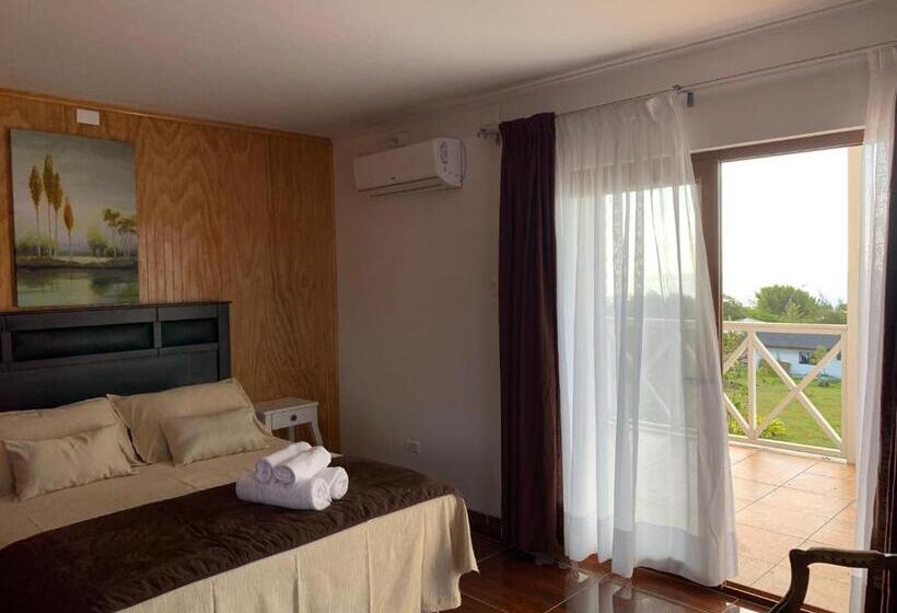 اتاق لوکس با بالکن و چشم‌انداز دریا, Teanehi Bed & Breakfast