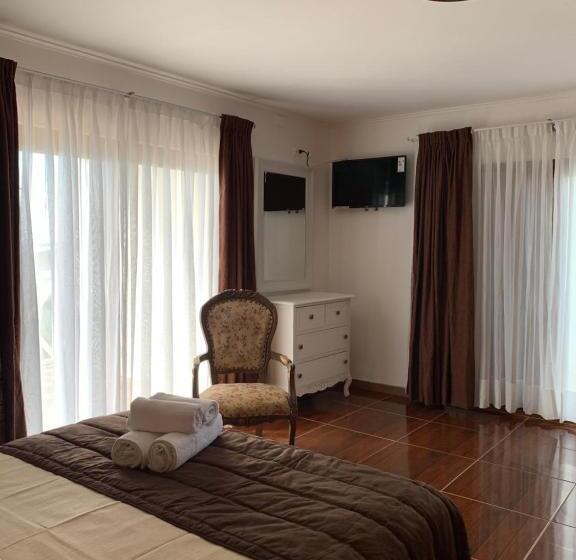 اتاق لوکس با بالکن و چشم‌انداز دریا, Teanehi Bed & Breakfast