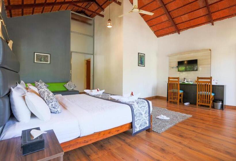 带大床的标准间, The Blossom Resort, Chikmagalur