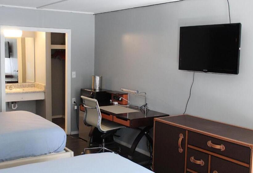 Номер Стандарт, The Grand Motel