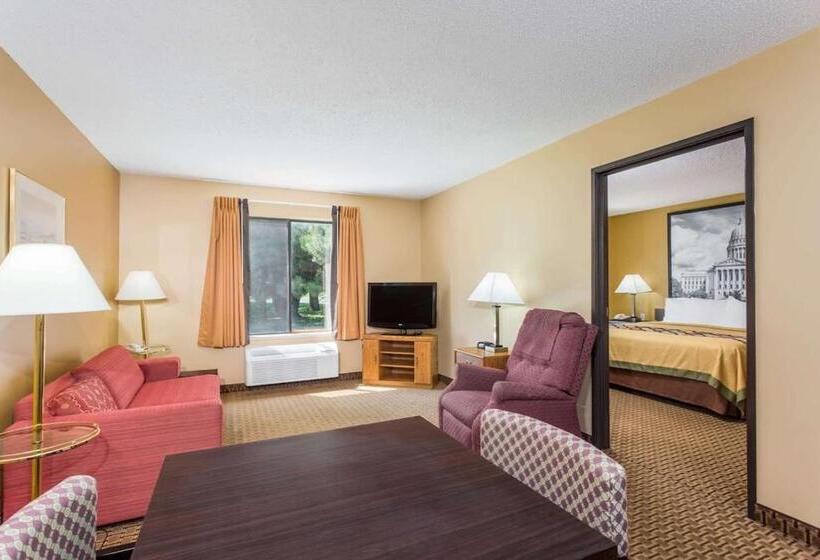 Люкс Deluxe Кровать Кинг, Super 8 By Wyndham Sun Prairie/madison E