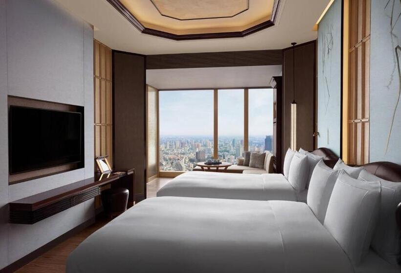 Номер Deluxe, The Ritzcarlton, Nanjing