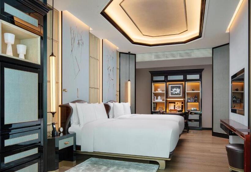 Номер Deluxe, The Ritzcarlton, Nanjing