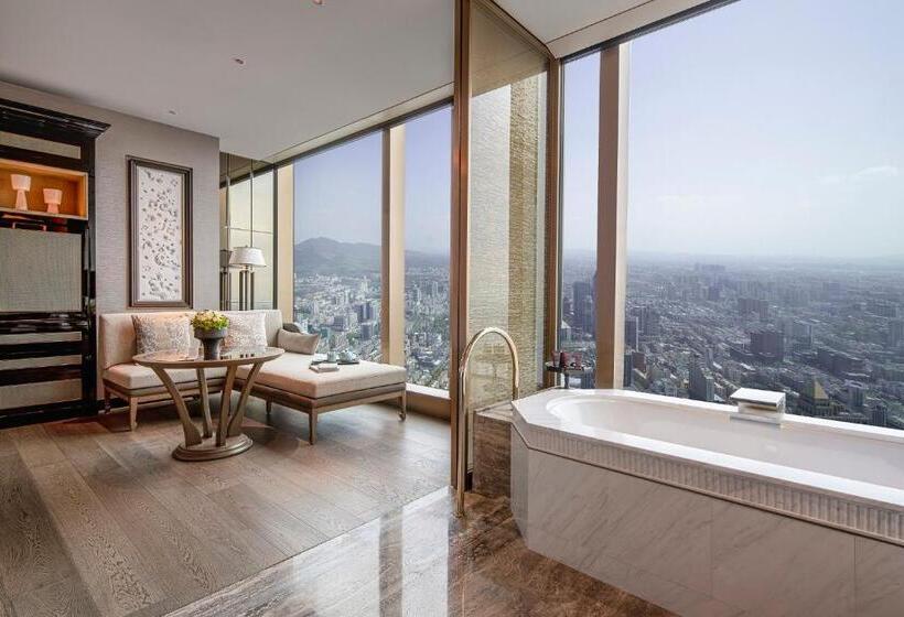 Номер Deluxe Вид на Горы, The Ritzcarlton, Nanjing