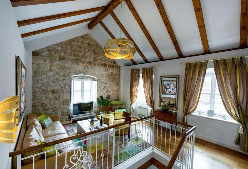 سوییت اجرایی, Dominus Little Palace