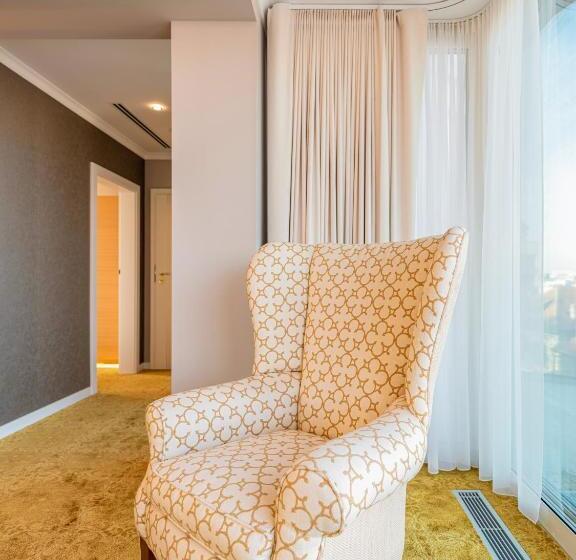 سوییت لوکس, Pergola Boutique
