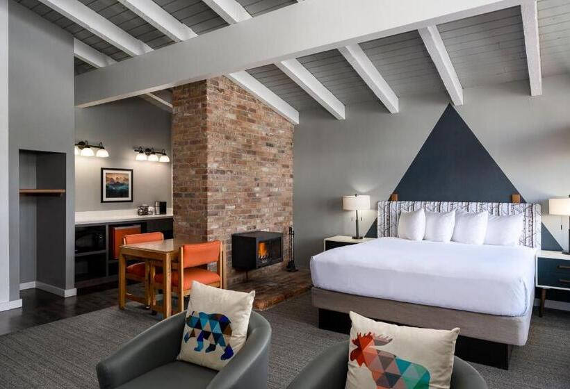 스탠다드 룸 킹사이즈 침대, Tamarack Lodge